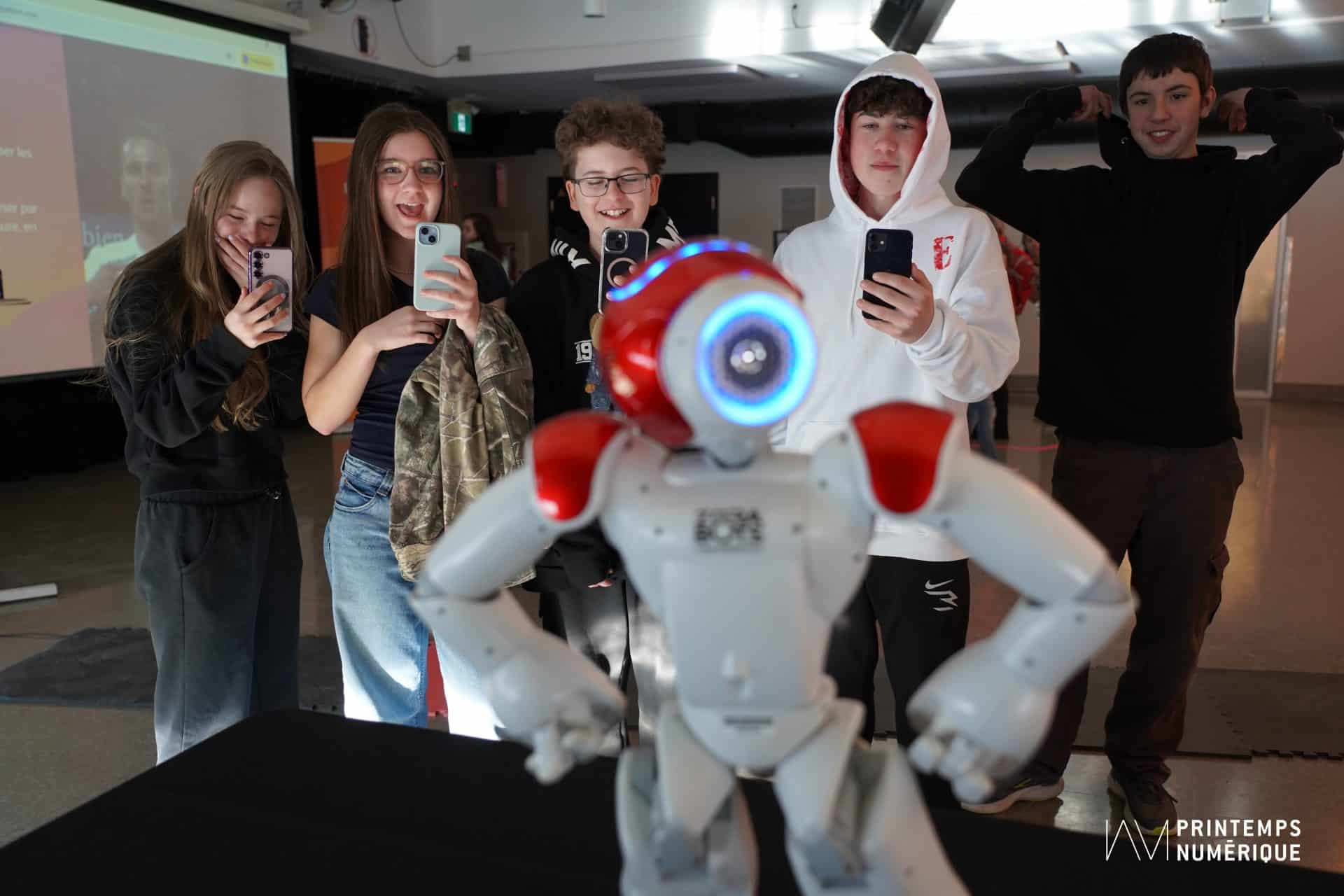 Digital Café in Blainville: An Immersive and Playful Experience Introducing Youth to Digital Technology